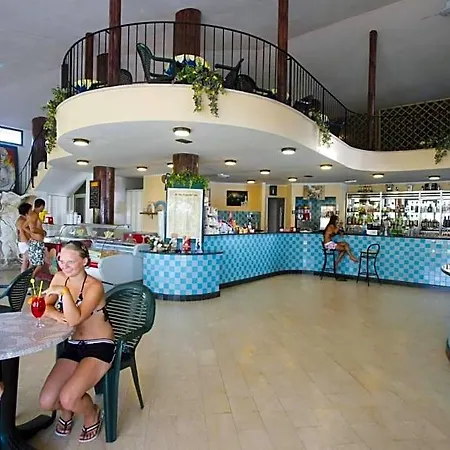 Torre Ruffa Robinson Villaggio Hotel 3*