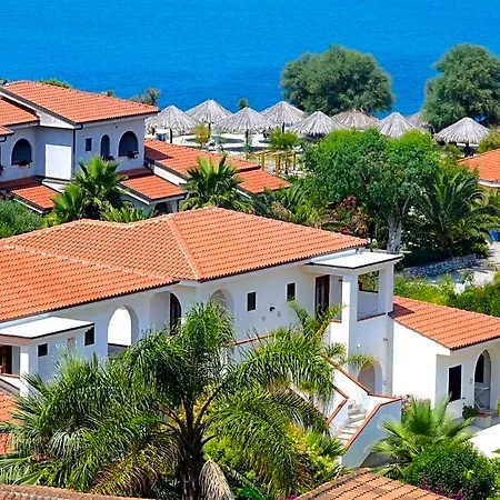Torre Ruffa Robinson Villaggio Hotel 3*
